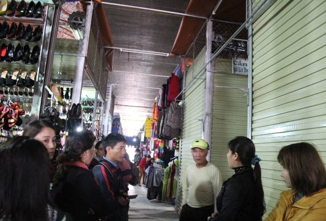 Hiện trường ki ốt xảy ra ẩu đả. Ảnh: Trần Tuấn Hiện trường ki ốt xảy ra ẩu đả. Ảnh: Trần Tuấn