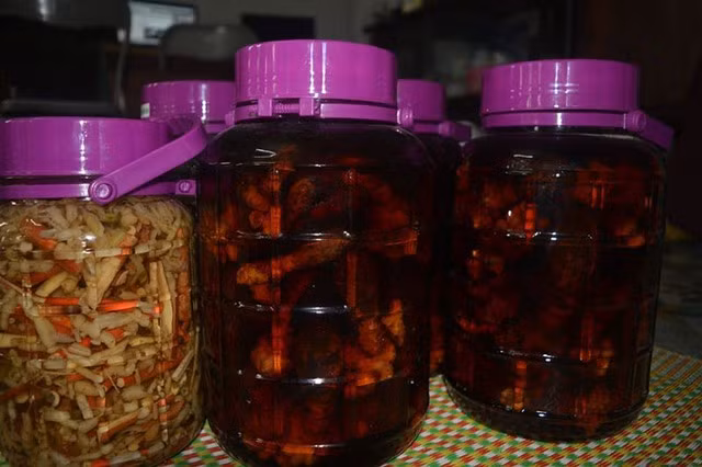 Nhiều người cho rằng, rượu ngâm có những công dụng tốt cho sức khỏe. Ảnh minh họa.