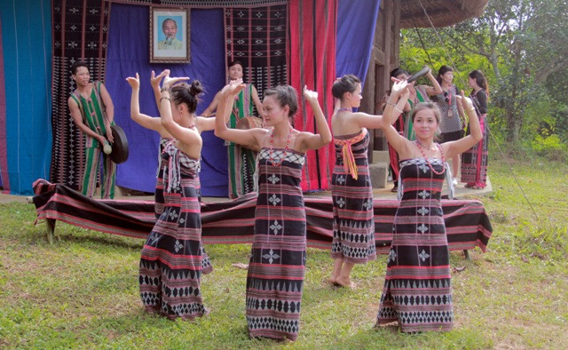 Sẽ tái hiện nghi thức 'Đặt tên họ Hồ' của dân tộc Tà Ôi tại Làng Văn hóa - Du lịch các dân tộc Việt Nam. Ảnh: Bộ VH-TT&DL.