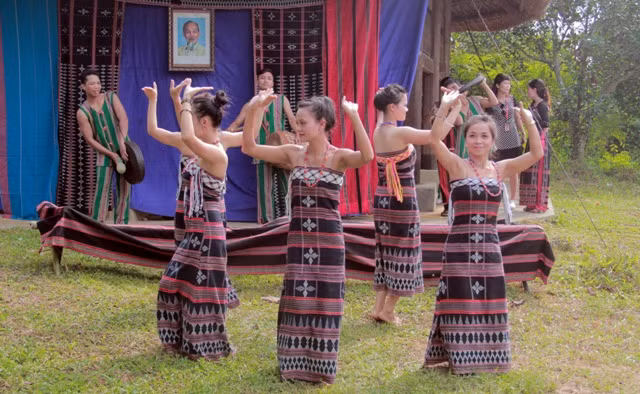 Sẽ tái hiện nghi thức 'Đặt tên họ Hồ' của dân tộc Tà Ôi tại Làng Văn hóa - Du lịch các dân tộc Việt Nam. Ảnh: Bộ VH-TT&DL.