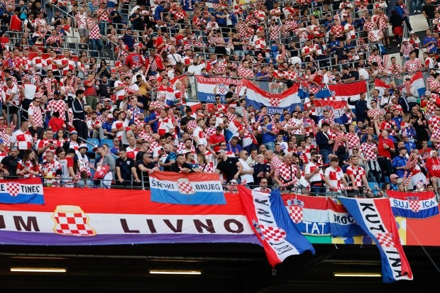 Croatia và Albania đã hòa nhau 2-2 ở trận đấu bảng B tối 19/6. Croatia và Albania đã hòa nhau 2-2 ở trận đấu bảng B tối 19/6.