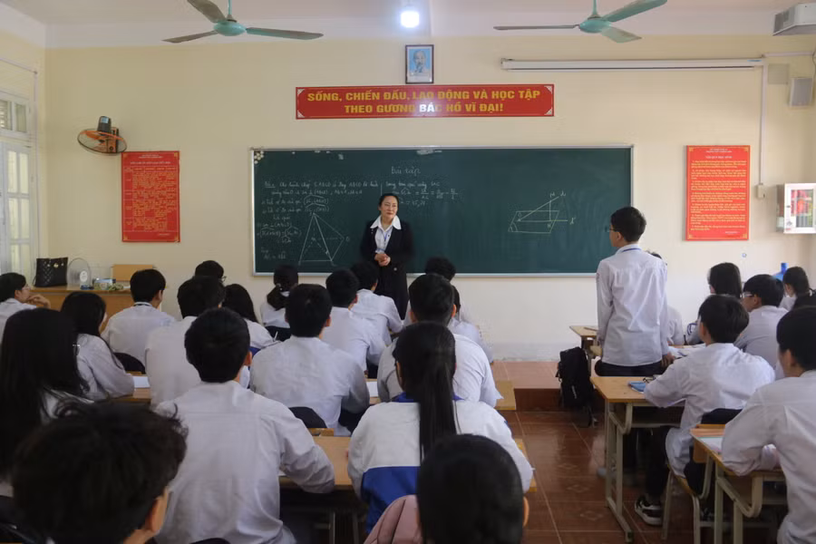 Luật Nhà giáo được cụ thể hóa sẽ bảo đảm quyền lợi, giúp giáo viên cống hiến với nghề.