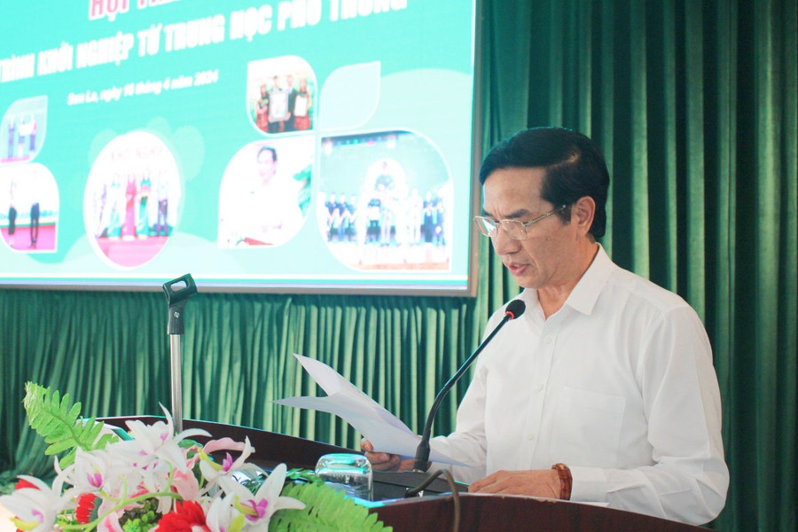 Ông Nguyễn Huy Hoàng, Giám đốc Sở GD&ĐT tỉnh Sơn La phát biểu. Ông Nguyễn Huy Hoàng, Giám đốc Sở GD&ĐT tỉnh Sơn La phát biểu.