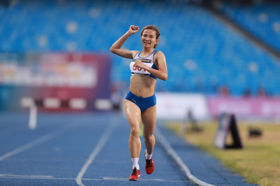 Nguyễn Thị Oanh tranh tài tại SEA Games 32.