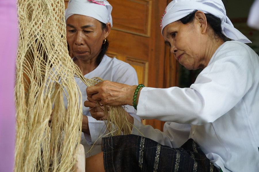 Sản phẩm võng gai thủ công của người Thổ được các huyện tại Nghệ An xây dựng theo hướng sản phẩm đặc trưng của địa phương Sản phẩm võng gai thủ công của người Thổ được các huyện tại Nghệ An xây dựng theo hướng sản phẩm đặc trưng của địa phương