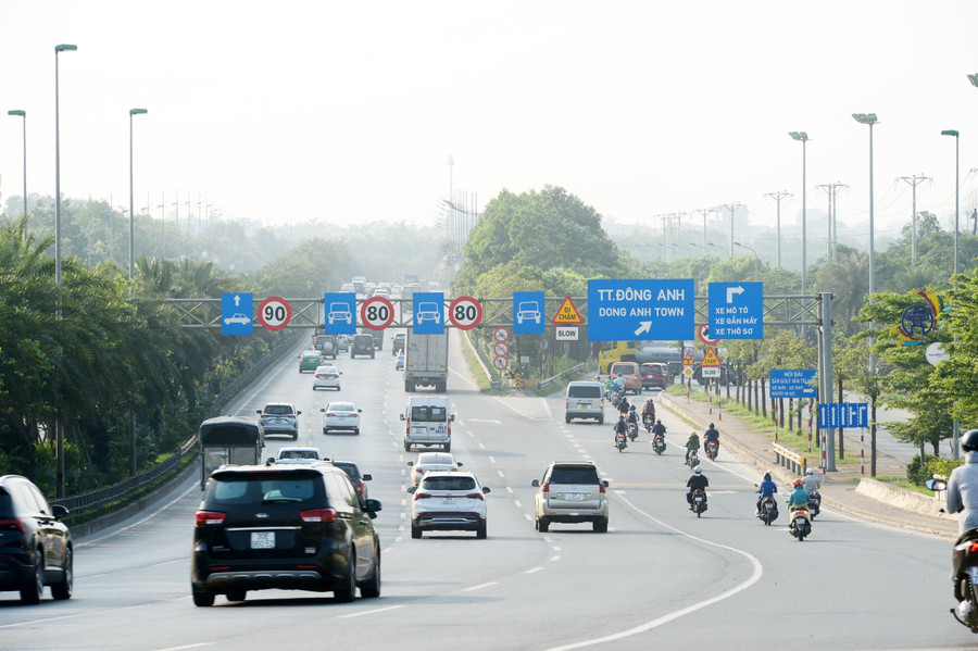 Huyện Đông Anh có vị trí giao thông thuận lợi cạnh sân bay Nội Bài. Huyện Đông Anh có vị trí giao thông thuận lợi cạnh sân bay Nội Bài.