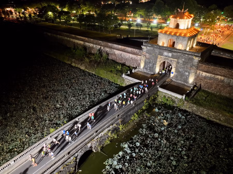 Các vận động viên sẽ chạy 2 cự ly 5km hoặc 10km qua những cung đường đẹp, xanh tươi của TP Huế.