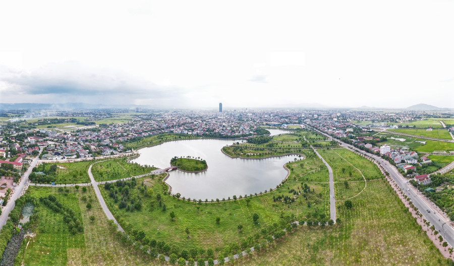 Đẹp ngỡ ngàng 'lá phổi xanh' giữa đất Thành Sen ảnh 2