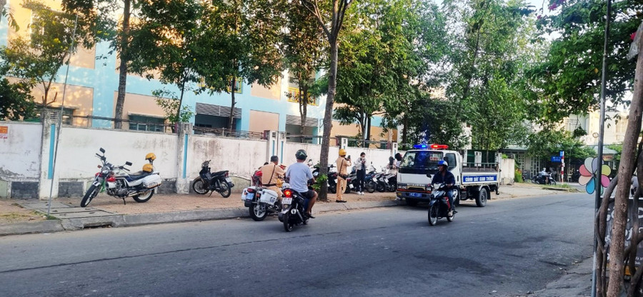 Lực lượng CSGT tuần tra, kiểm soát khu vực trường học tại quận Ninh Kiều, TP Cần Thơ. Ảnh: CTV Lực lượng CSGT tuần tra, kiểm soát khu vực trường học tại quận Ninh Kiều, TP Cần Thơ. Ảnh: CTV