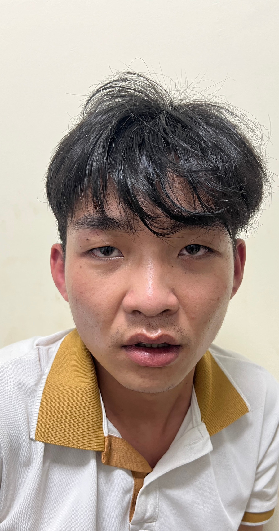 Đối tượng Đinh Văn Tuân tại cơ quan công an.