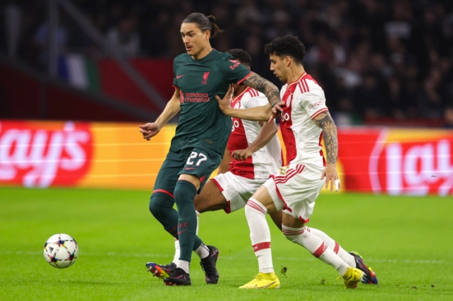 Tiền đạo Uruguay sau đó đã chuộc lỗi với một bàn thắng giúp Liverpool thắng chung cuộc 3-0.