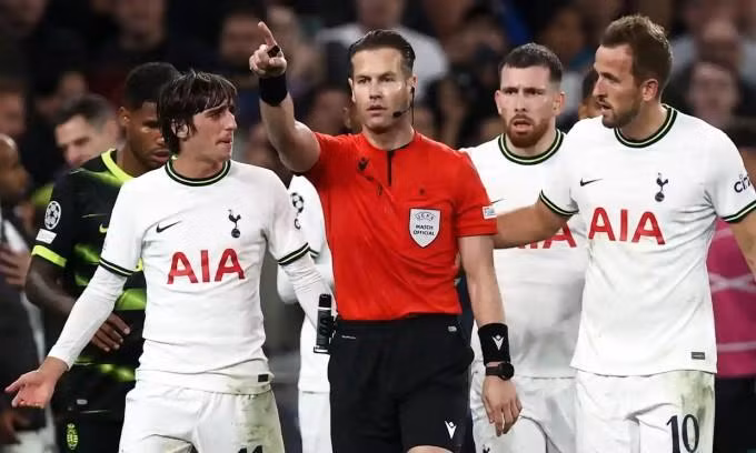 Xác định 12/16 đội đi tiếp ở Champions League 