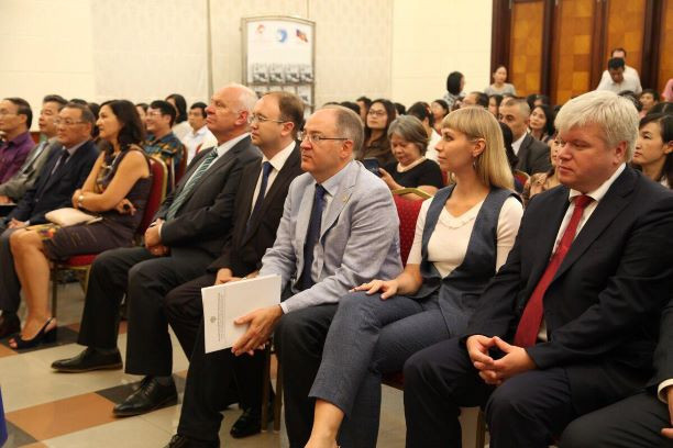 Các đại biểu tham dự. Các đại biểu tham dự.