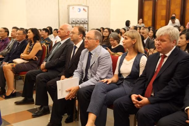 Các đại biểu tham dự.