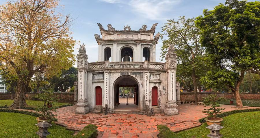 Xưa kia, sĩ tử và ngay cả các giám sinh học tập tại Văn Miếu - Quốc Tử Giám cũng không có quan niệm sờ đầu rùa lấy may.