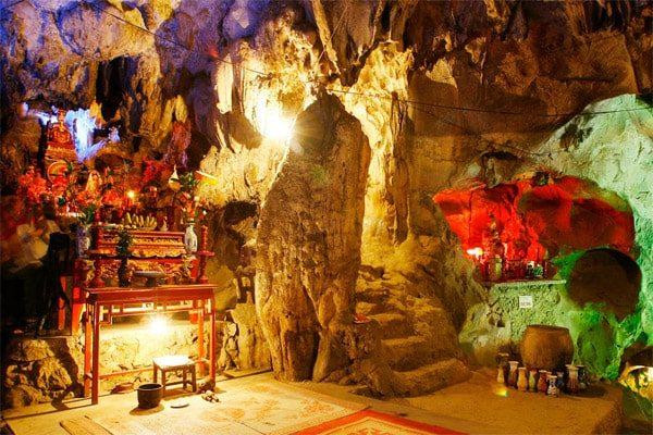 Động Nhị Thanh – nơi Ngô Thì Sĩ qua đời sau khi trở về từ ải Nam Quan. Động Nhị Thanh – nơi Ngô Thì Sĩ qua đời sau khi trở về từ ải Nam Quan.