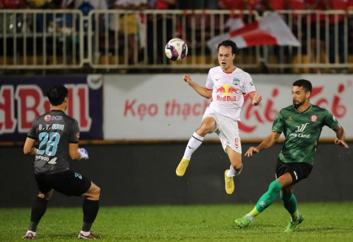 Văn Toàn chính thức chia tay Hoàng Anh Gia Lai sau 15 năm gắn bó. Văn Toàn chính thức chia tay Hoàng Anh Gia Lai sau 15 năm gắn bó.