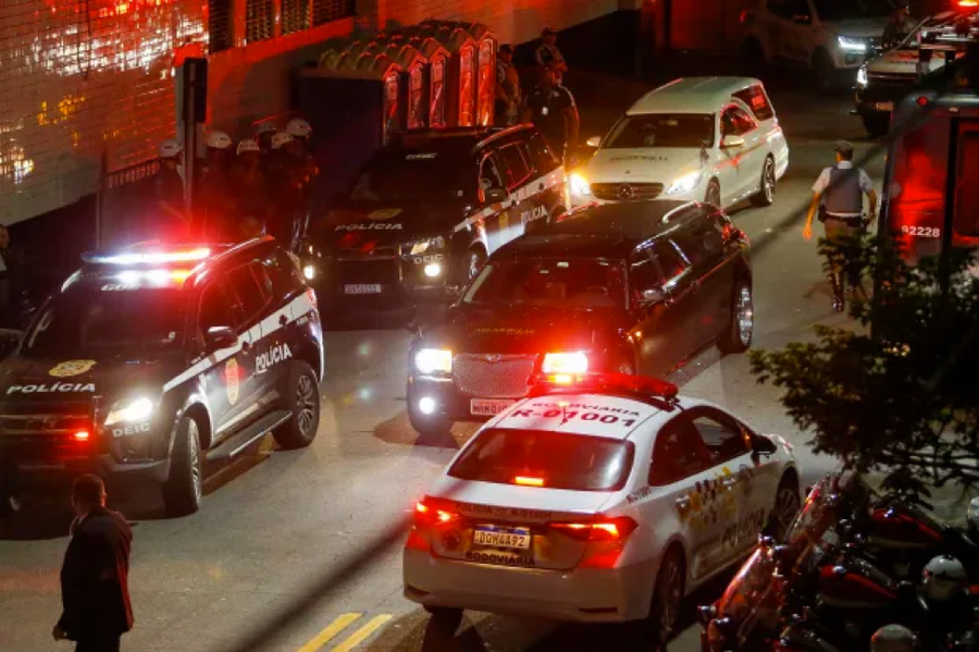 Brazil chuẩn bị nói lời tạm biệt với huyền thoại bóng đá Pele. Brazil chuẩn bị nói lời tạm biệt với huyền thoại bóng đá Pele.