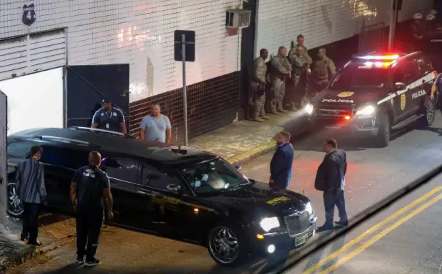 Tang lễ Pele được tổ chức tại sân vận động Vila Belmiro, ngoại ô thành phố Santos - nơi ông đã thi đấu nhiều trận hay nhất sự nghiệp. Tang lễ Pele được tổ chức tại sân vận động Vila Belmiro, ngoại ô thành phố Santos - nơi ông đã thi đấu nhiều trận hay nhất sự nghiệp.