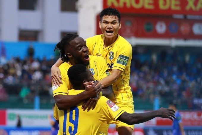 Sông Lam Nghệ An ăn mừng bàn thắng... Sông Lam Nghệ An ăn mừng bàn thắng...