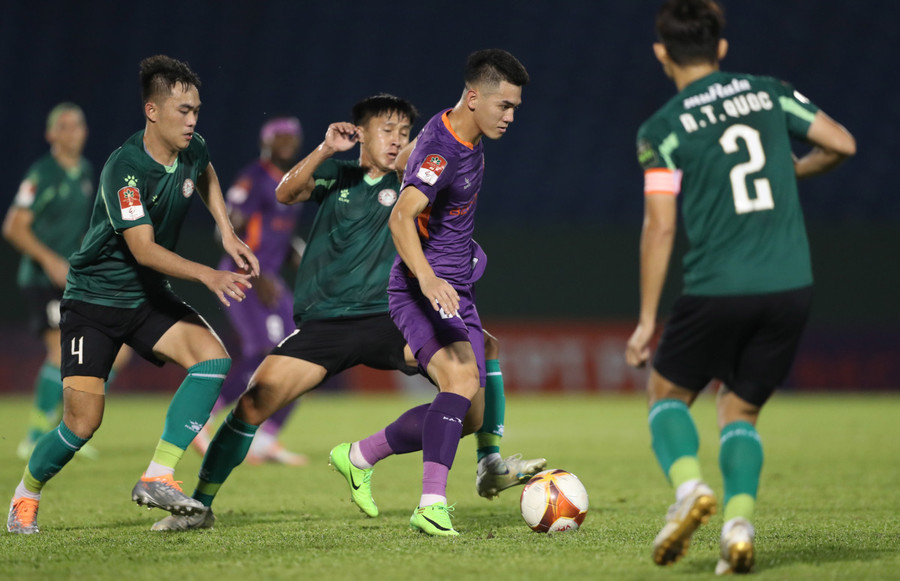 Tiến Linh và đồng đội vẫn chưa thắng sau 4 trận. Tiến Linh và đồng đội vẫn chưa thắng sau 4 trận.