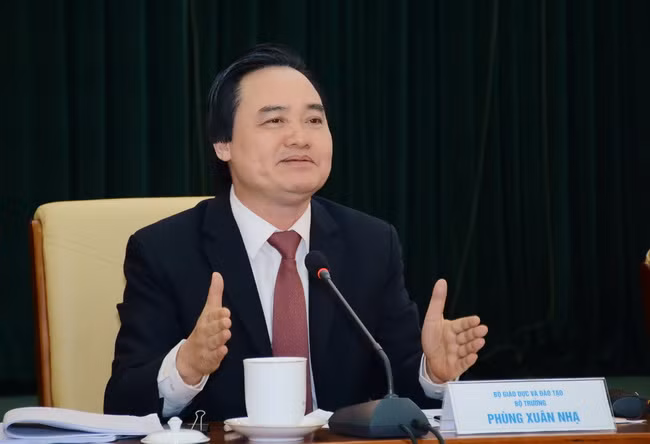 Bộ trưởng Phùng Xuân Nhạ chủ trì phần thảo luận tại hội nghị