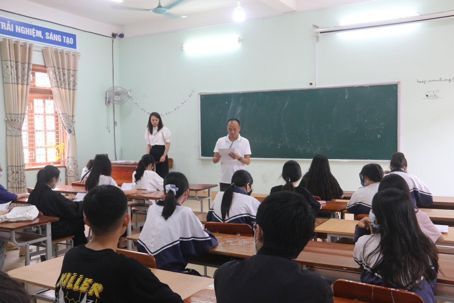 Bài thi tổ hợp: Đề thi bám sát chương trình SGK, có độ phân hóa cao qua từng câu hỏi ảnh 1