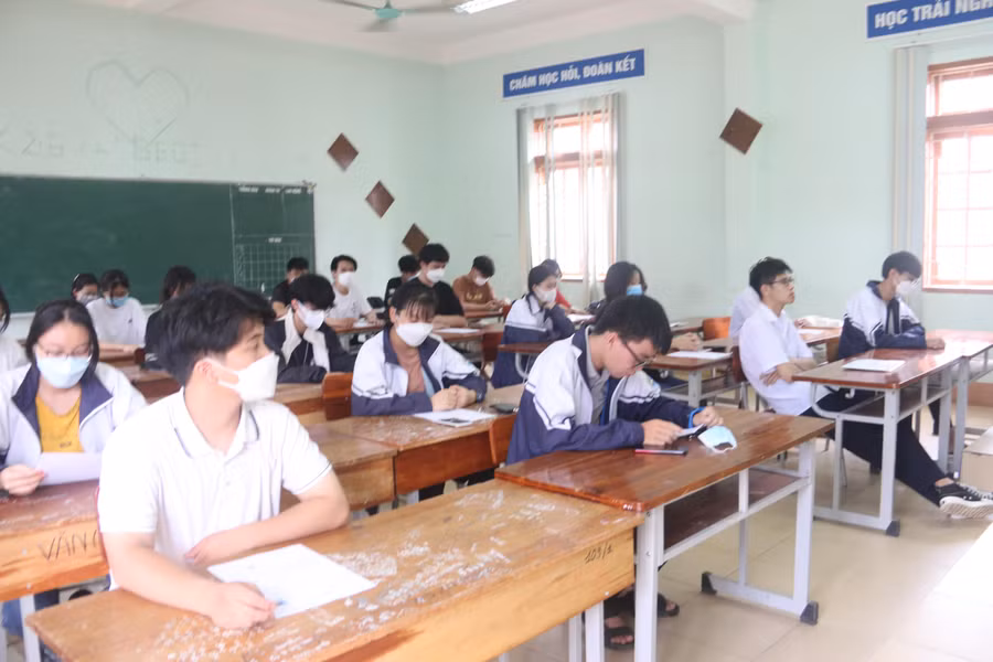 Các sỹ tử Hoà Bình tự tin đạt điểm cao môn Ngoại ngữ trong kỳ thi THPT năm 2022.