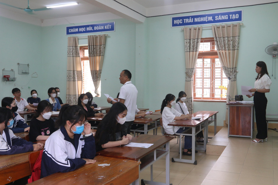 Các thí sinh nói đề thi Ngoại ngữ vừa sức, tự tin đạt điểm cao. Các thí sinh nói đề thi Ngoại ngữ vừa sức, tự tin đạt điểm cao.
