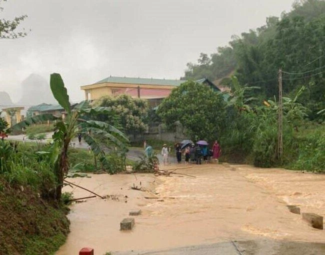 Chủ tịch UBND tỉnh Hoà Bình: Ban hành công điện ứng phó mưa lũ, đảm bảo an toàn cho kỳ thi tốt nghiệp THPT Quốc gia năm 2022 diễn ra an toàn và thành công.