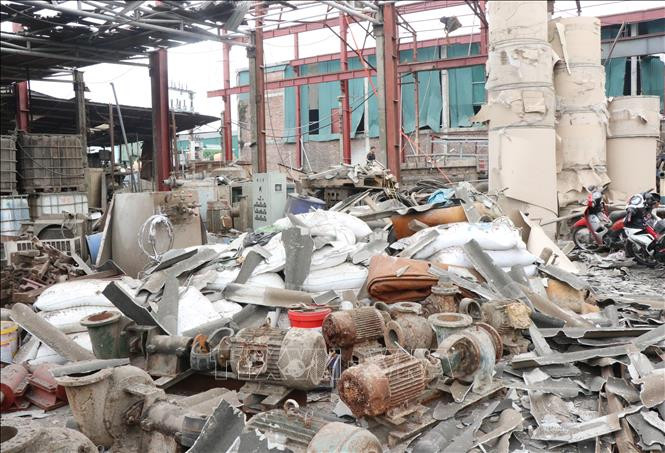 Hiện trường vụ nổ (ảnh: TTXVN). Hiện trường vụ nổ (ảnh: TTXVN).