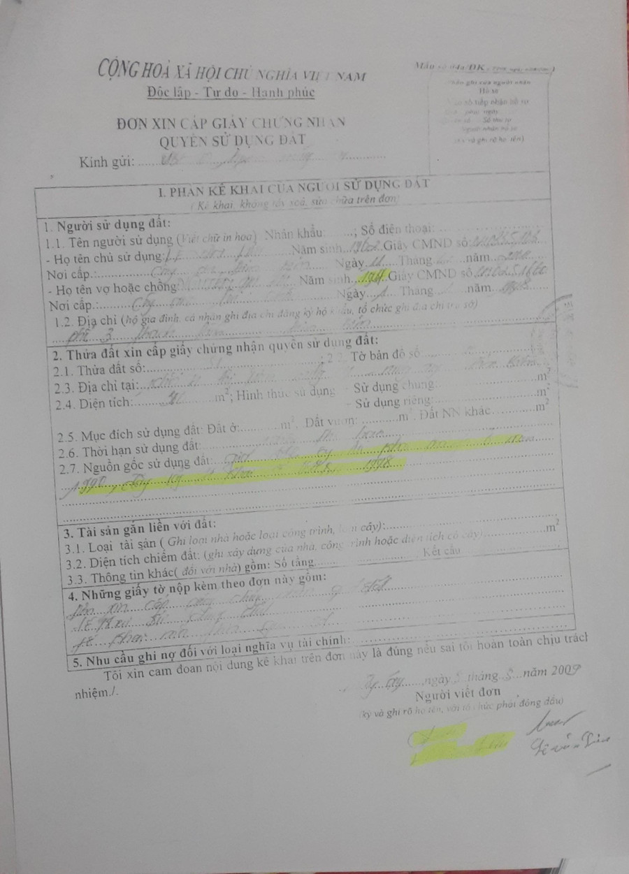 Những tài liệu có dấu hiệu tẩy xóa đáng ngờ.