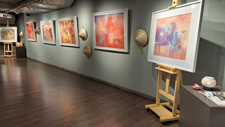 25 bức tranh lụa được chọn trong 28 năm sáng tác của Nguyễn Trọng Dũng. 25 bức tranh lụa được chọn trong 28 năm sáng tác của Nguyễn Trọng Dũng.