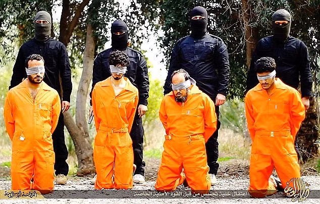 Quá trình phân tích những video của bọn khủng bố giúp các chuyên gia phân tích phát hiện nhiều manh mối về chúng. Ảnh