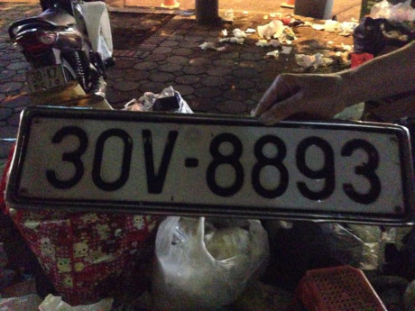 Hà Nội lại ngập nghiêm trọng trong mưa lớn tối 20/8 - Ảnh 6 Ha Noi lai ngap nghiem trong trong mua lon toi 20/8 - Anh 6
