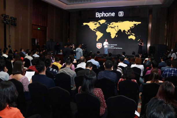 Bphone thương hiệu Việt Nam tại lễ ra mắt ở Myanmar