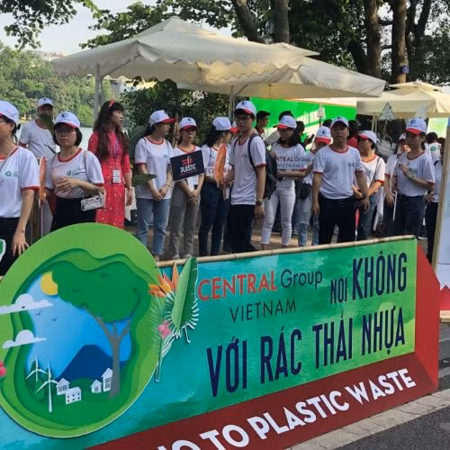 Thanh niên nói không với rác thải nhựa để bảo vệ môi trường