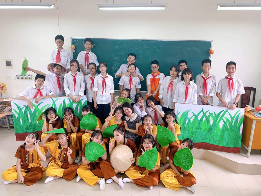 Tập thể 8A1 Trường THCS Bồ Đề trong một buổi sinh hoạt lớp