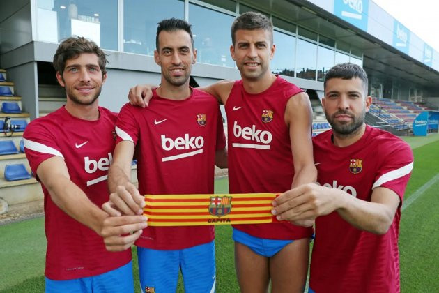 Busquets và Pique đều là Ban cán sự của Barca hiện tại.