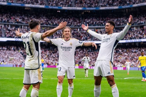 Ngôi sao người Anh lại ghi bàn trong chiến thắng 3-0 trước Cadiz, giúp Real Madrid đặt một tay vào chức vô địch La Liga.