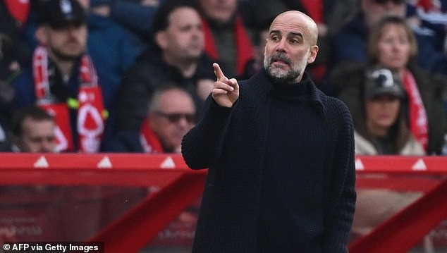Pep Guardiola nói Man City thắng may mắn ở vòng 35 Ngoại hạng Anh.