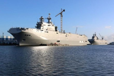 Pháp - Nga đạt ‘thỏa thuận thân thiện’ về vụ tàu Mistral ảnh 1 Pháp khẳng định thương vụ tàu Mistral với Nga kết thúc tốt đẹp. Ảnh: AP