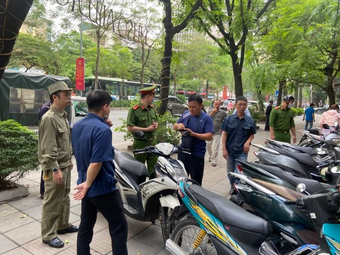 Công an phường Thành Công ra quân bảo đảm TT ATGT.