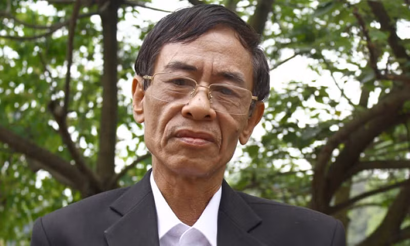 Hoàng Nhuận Cầm được ví là nhà thơ của học sinh – sinh viên bởi những thi phẩm nổi tiếng về học đường.