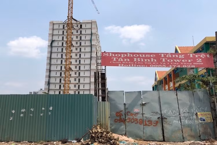 Nhiều người dân ít tiền phải mua NƠXH nhưng lại mắc kẹt tại dự án Khu nhà ở xã hội Tân Bình Apartment vì mãi chưa được nhận nhà.