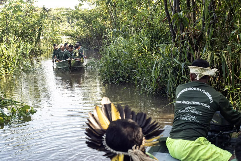 Các thành viên của 'Chiến binh của rừng' đi tuần tra. Ảnh: Siegfried/AFP Các thành viên của 'Chiến binh của rừng' đi tuần tra. Ảnh: Siegfried/AFP