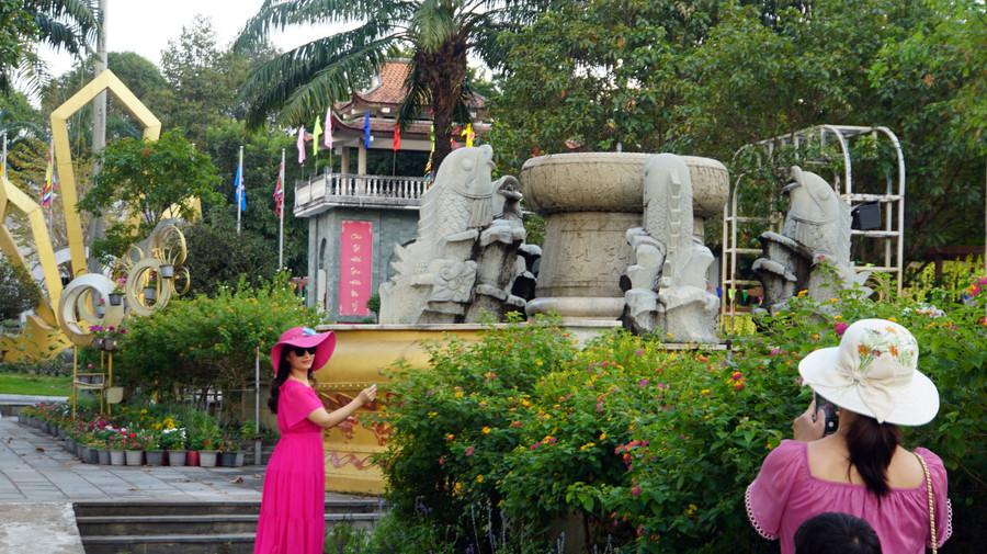 Không gian Khu du lịch Bửu Long hài hòa giữa thiên nhiên và các công trình văn hóa, tâm linh. Không gian Khu du lịch Bửu Long hài hòa giữa thiên nhiên và các công trình văn hóa, tâm linh.
