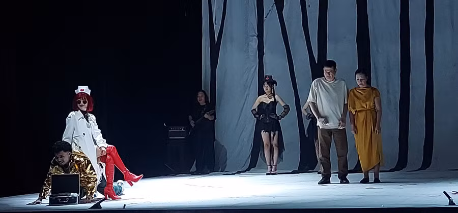 Vở kịch 'Hồn Trương Ba, da hàng thịt' phiên bản 2024 được khoác tấm áo mới. Ảnh: Bình Thanh.