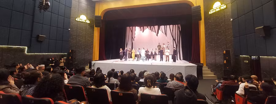 Ba đêm công diễn 'Hồn Trương Ba, da hàng thịt' phiên bản 2024, rạp Công nhân kín chỗ. Ảnh: Bình Thanh.