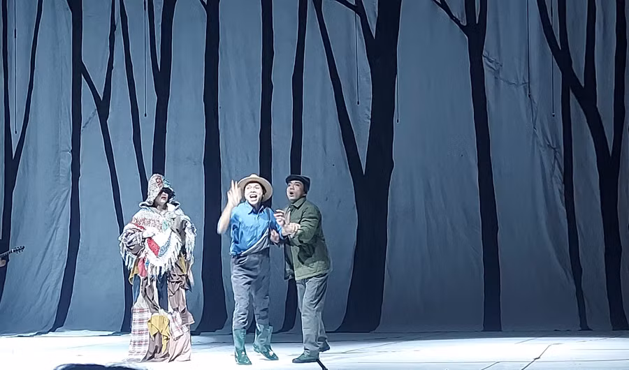 Vở kịch 'Hồn Trương Ba, da hàng thịt' phiên bản 2024 quen mà lạ. Ảnh: Bình Thanh.